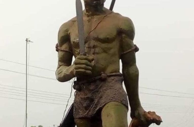 WHY ORA PEOPLE DON’T BOW TO OBA OF BENIN